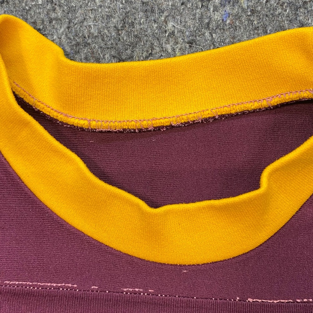Football Jersey Sz M Mens Maroon Yellow 80 Streetwear Grunge Skater VTG TShirt - Picture 6 of 11